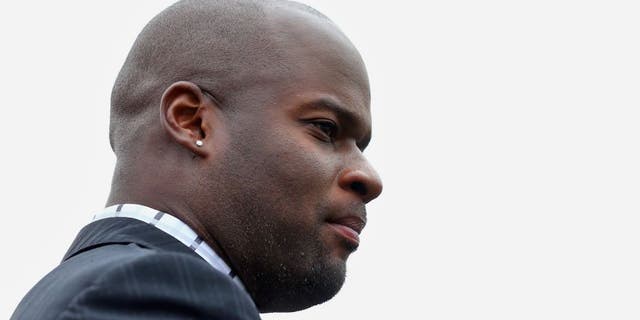 DALLAS, TX - OCTOBER 11: Former player Vince Young watches a game between the Oklahoma Sooners and the Texas Longhorns at Cotton Bowl on October 11, 2014 in Dallas, Texas. (Photo by Ronald Martinez/Getty Images)