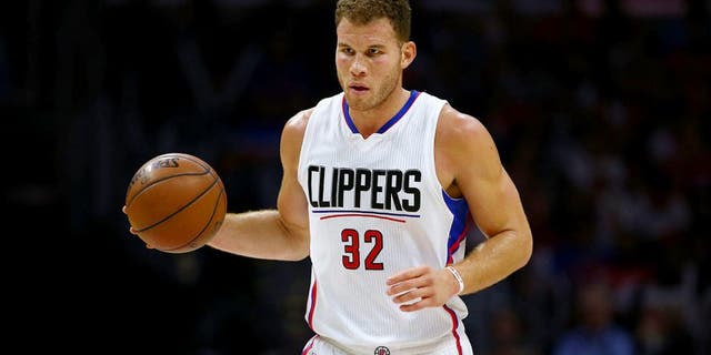LOS ANGELES, CA - NOVEMBER 14: Blake Griffin #32 of the Los Angeles Clippers dribbles the ball upcourt in the second half of the NBA game against the Detroit Pistons at Staples Center on November 14, 2015 in Los Angeles, California. The Clippers defeated the Pistons 101-96. NOTE TO USER: User expressly acknowledges and agrees that, by downloading and or using this photograph, User is consenting to the terms and conditions of the Getty Images License Agreement. (Photo by Victor Decolongon/Getty Images)