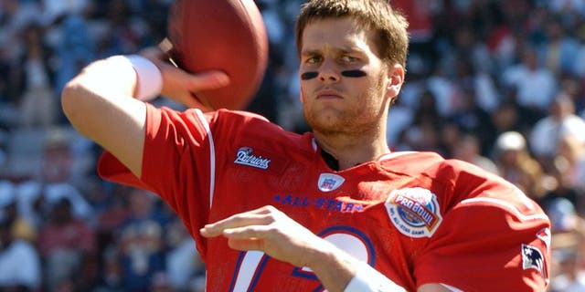 New England Patriots quarterback Tom Brady competes in the 2005 Pro Bowl game at Aloha Stadium, Honolulu February 13, 2005. (Photo by Al Messerschmidt/Getty Images)