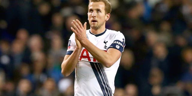 LONDON, ENGLAND - JANUARY 10: Harry Kane of Spurs applauds the home fans following a 2-2 draw during The Emirates FA Cup third round match between Tottenham Hotspur and Leicester City at White Hart Lane on January 10, 2016 in London, England. (Photo by Matthew Lewis/Getty Images)
