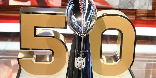 CULVER CITY, CA - SEPTEMBER 09: The Super Bowl trophy on display during the NFL Media Event, the day before Kickoff to the 2015 Season on September 9, 2015 in Culver City, California. (Photo by Frederick M. Brown/Getty Images)