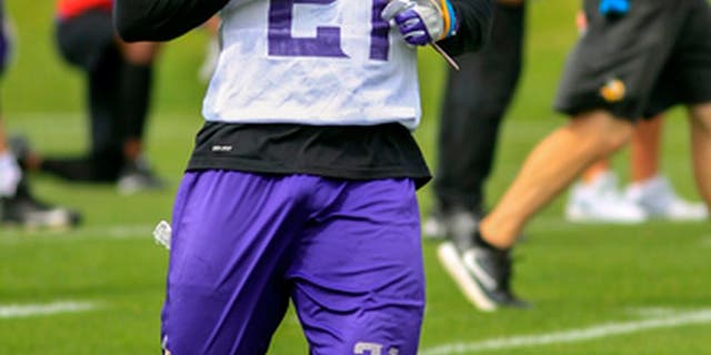 Minnesota Vikings running back Jerick McKinnon runs during NFL football practice Tuesday, June 13, 2017, in Eden Prairie, Minn.(AP Photo/Andy Clayton-King)