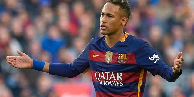 BARCELONA, SPAIN - JANUARY 30: Neymar JR of Barcelona reacts during the La Liga match between FC Barcelona and Atletico de Madrid at Camp Nou on January 30, 2016 in Barcelona, Spain. (Photo by Manuel Queimadelos Alonso/Getty Images)