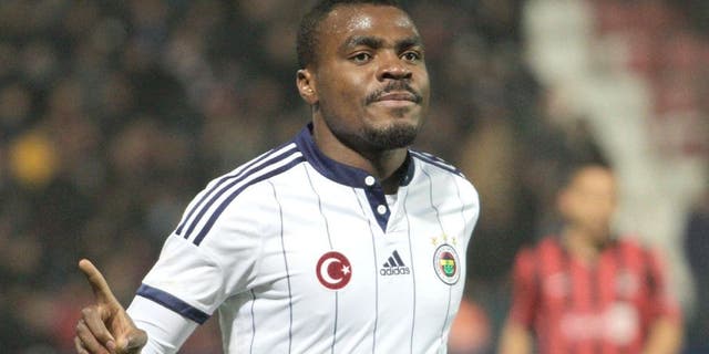 GAZIANTEP, TURKEY - FEBRUARY 14: Emmanuel Emenike of Fenerbahce celebrates after scoring a goal during Turkish Spor Toto Super League football match between Gaziantepspor vs Fenerbahce in Gaziantep, Turkey on February 14, 2015. (Photo by Orhan Cicek/Anadolu Agency/Getty Images)