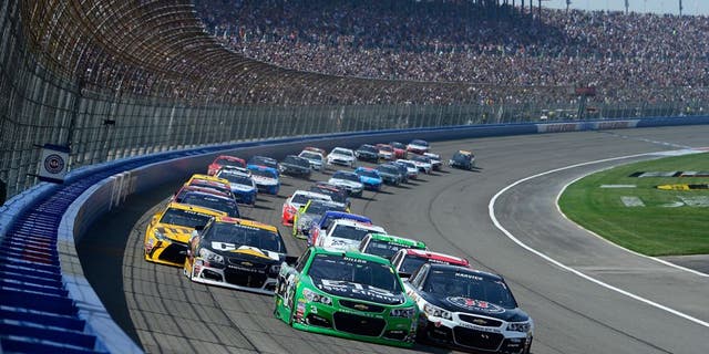 FONTANA, CA - MARCH 20: Austin Dillon, driver of the #3 American Ethanol Chevrolet, and Kevin Harvick, driver of the #4 Jimmy John's Chevrolet, lead a pack of cars at the start of the NASCAR Sprint Cup Series Auto Club 400 at Auto Club Speedway on March 20, 2016 in Fontana, California. (Photo by Robert Laberge/Getty Images)