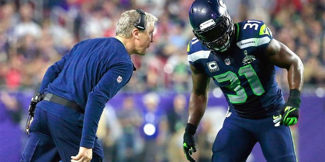 GLENDALE, AZ - FEBRUARY 01: Head coach Pete Carroll of the Seattle Seahawks speaks to Kam Chancellor #31 in the second half against the New England Patriots during Super Bowl XLIX at University of Phoenix Stadium on February 1, 2015 in Glendale, Arizona. (Photo by Rob Carr/Getty Images)