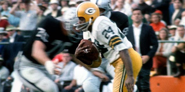 MIA MI, FL - January 14: Willie Wood #24 of the Green Bay Packers returns a punt against the Oakland Raiders during Super Bowl II January 14, 1968 at the Orange Bowl in Miami, Florida. The Packers won the game 33-14. (Photo by Focus on Sport/Getty Images) *** Local Caption *** Willie Wood