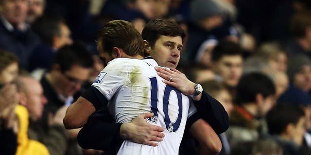 LONDON, ENGLAND - NOVEMBER 22: Mauricio Pochettino, Manager of Tottenham Hotspur hugs Harry Kane of Tottenham Hotspur as he is substituted during the Barclays Premier League match between Tottenham Hotspur and West Ham United at White Hart Lane on November 22, 2015 in London, England. (Photo by Clive Rose/Getty Images)