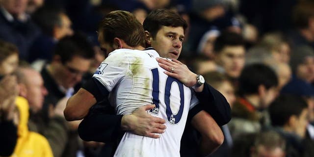 LONDON, ENGLAND - NOVEMBER 22: Mauricio Pochettino, Manager of Tottenham Hotspur hugs Harry Kane of Tottenham Hotspur as he is substituted during the Barclays Premier League match between Tottenham Hotspur and West Ham United at White Hart Lane on November 22, 2015 in London, England. (Photo by Clive Rose/Getty Images)