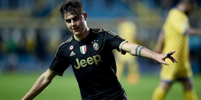 Juventus' forward from Argentina Paulo Dybala celebrates after scoring during the Italian Serie A football match Frosinone vs Juventus on February 7, 2016 in Frosinone. / AFP / FILIPPO MONTEFORTE (Photo credit should read FILIPPO MONTEFORTE/AFP/Getty Images)