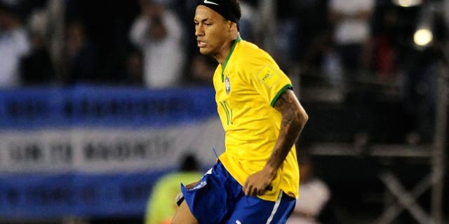 BUENOS AIRES, ARGENTINA - NOVEMBER 13: Neymar Jr of Brazil plays the ball during a match between Argentina and Brazil as part of FIFA 2018 World Cup Qualifiers at Monumental Antonio Vespucio Liberti Stadium on November 13, 2015 in Buenos Aires, Argentina. (Photo by Amilcar Orfali/LatinContent/Getty Images)