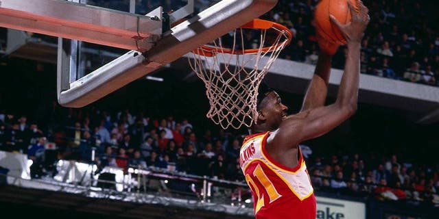 DALLAS - FEBRUARY 9: Dominique Wilkins #21 of the Atlanta Hawks dunks during the Gatorade Slam Dunk Championship during the 1986 NBA All-Star Weekend on February 9, 1986 in Dallas, Texas. NOTE TO USER: User expressly acknowledges and agrees that, by downloading and or using this photograph, User is consenting to the terms and conditions of the Getty Images License Agreement. Mandatory Copyright Notice: Copyright 1986 NBAE (Photo by Andrew D. Bernstein/NBAE via Getty Images)