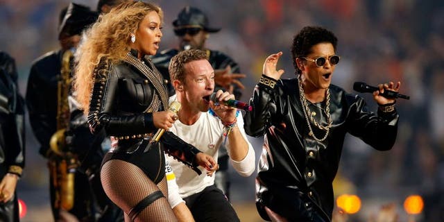 SANTA CLARA, CA - FEBRUARY 07: Beyonce, Chris Martin of Coldplay and Bruno Mars perform during the Pepsi Super Bowl 50 Halftime Show at Levi's Stadium on February 7, 2016 in Santa Clara, California. (Photo by Ezra Shaw/Getty Images)