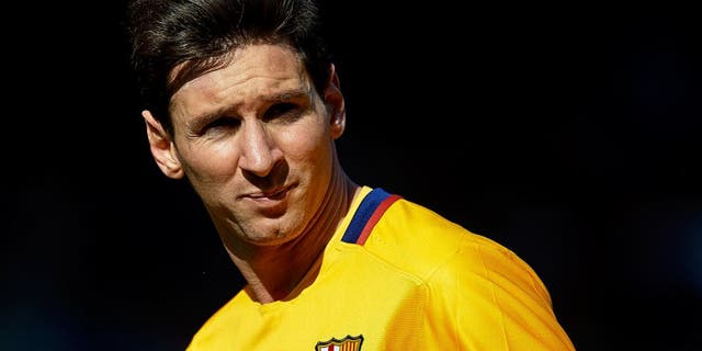 VALENCIA, SPAIN - FEBRUARY 07: Lionel Messi of Barcelona looks on during the La Liga match between Levante UD and FC Barcelona at Ciutat de Valencia on February 07, 2016 in Valencia, Spain. (Photo by Manuel Queimadelos Alonso/Getty Images)