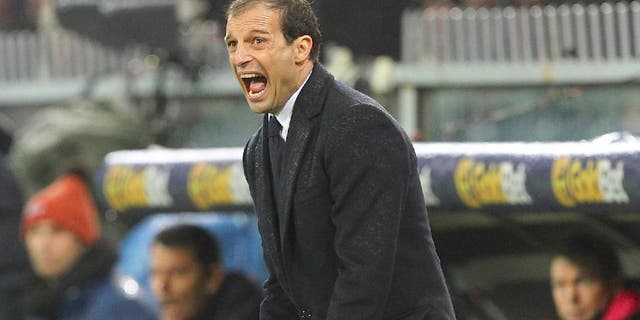 GENOA, ITALY - JANUARY 10: Juventus FC coach Massimiliano Allegri shouts to his players during the Serie A match between UC Sampdoria and Juventus FC at Stadio Luigi Ferraris on January 10, 2016 in Genoa, Italy. (Photo by Marco Luzzani/Getty Images)
