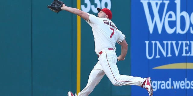 ST. LOUIS, MO - JULY 25: Matt Holliday #7 of the St. Louis Cardinals catches a fly ball against the Atlanta Braves in the first inning at Busch Stadium on July 25, 2015 in St. Louis, Missouri. (Photo by Dilip Vishwanat/Getty Images)