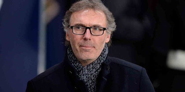 PARIS, FRANCE - JANUARY 19: Paris Saint-Germain Head Coach Laurent Blanc reacts as the teams enters the field for the French Cup game between Paris Saint-Germain and Toulouse FC at Parc des Princes on January 19, 2016 in Paris, France. (Photo by Aurelien Meunier/Getty Images)