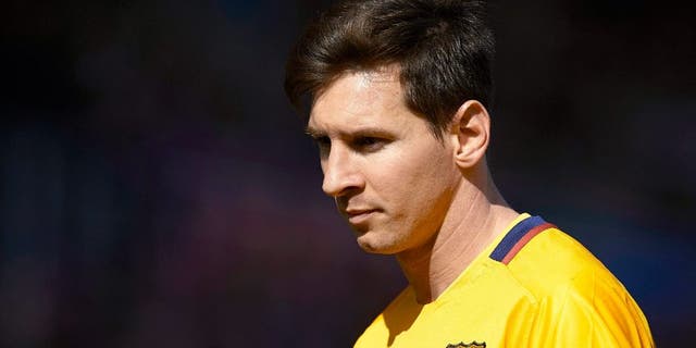 VALENCIA, SPAIN - FEBRUARY 07: Lionel Messi of Barcelona looks on during the La Liga match between Levante UD and FC Barcelona at Ciutat de Valencia on February 07, 2016 in Valencia, Spain. (Photo by Manuel Queimadelos Alonso/Getty Images)