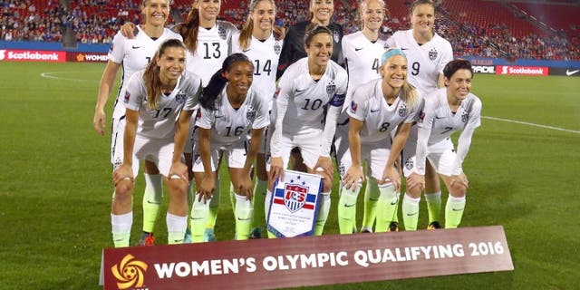 FRISCO, TX - FEBRUARY 10: Team USA poses for a photo before play against Costa Rica during 2016 CONCACAF Women's Olympic Qualifying at Toyota Stadium on February 10, 2016 in Frisco, Texas. (Photo by Ronald Martinez/Getty Images)