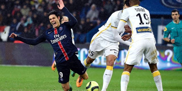 Paris Saint-Germain's Uruguayan forward Edinson Cavani (L) falls after being tackled by is tackled by Lille's Argentinian defender Renato Civelli (2nd R) during the French L1 football match between Paris Saint-Germain (PSG) and Lille (LOSC) at the Parc des Princes stadium in Paris, on February 13, 2016. AFP PHOTO / MIGUEL MEDINA / AFP / MIGUEL MEDINA (Photo credit should read MIGUEL MEDINA/AFP/Getty Images)