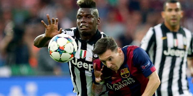 BERLIN, GERMANY - JUNE 06 : Lionel Messi of Barcelona (R) vies with Paul Pogba (L) of Juventus during the UEFA Champions League Final between Juventus and FC Barcelona at Olympiastadion on June 6, 2015 in Berlin, Germany. (Photo by Fishing4/Anadolu Agency/Getty Images)