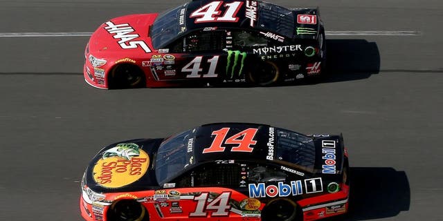 DAYTONA BEACH, FL - FEBRUARY 21: Brian Vickers, driver of the #14 Bass Pro Shops/Mobil 1 Chevrolet, races Kurt Busch, driver of the #41 Haas Automation/Monster Energy Chevrolet, during the NASCAR Sprint Cup Series DAYTONA 500 at Daytona International Speedway on February 21, 2016 in Daytona Beach, Florida. (Photo by Sean Gardner/Getty Images)