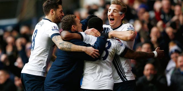 LONDON, ENGLAND - FEBRUARY 28: Danny Rose of Tottenham Hotspur is mobbed by team mates including Harry Kane of Tottenham Hotspur after scoring his team's second goal during the Barclays Premier League match between Tottenham Hotspur and Swansea City at White Hart Lane on February 28, 2016 in London, England. (Photo by Dean Mouhtaropoulos/Getty Images)
