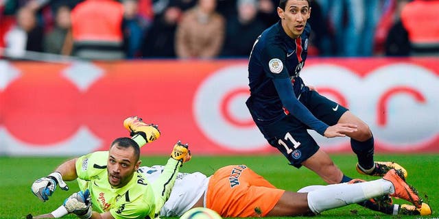 Montpellier's French goalkeeper Laurent Pionnier (L) falls next to Paris Saint-Germain's Argentinian forward Angel Di Maria (R) during the French L1 football match between Paris Saint-Germain (PSG) and Montpellier (MHSC) on March 5, 2016, at the Parc des Princes stadium in Paris. AFP PHOTO / FRANCK FIFE / AFP / FRANCK FIFE (Photo credit should read FRANCK FIFE/AFP/Getty Images)