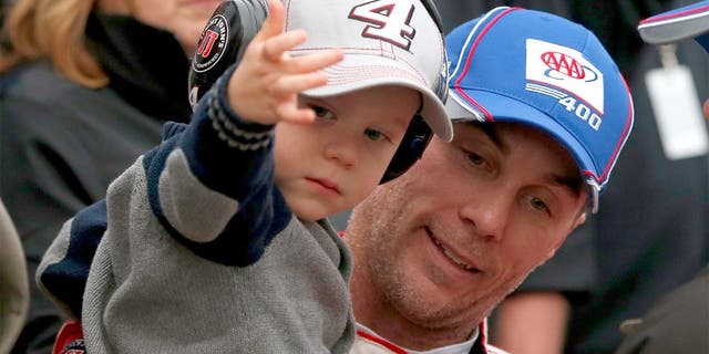 DOVER, DE - OCTOBER 04: Kevin Harvick, driver of the #4 Budweiser/Jimmy John's Chevrolet, and his son Keelan celebrates in victory lane after winning the NASCAR Sprint Cup Series AAA 400 at Dover International Speedway on October 4, 2015 in Dover, Delaware. (Photo by Brian Lawdermilk/Getty Images)