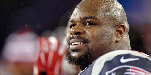 Mantan Patriots DT Vince Wilfork Berbagi Kisah Lucu tentang Bill Belichick yang Memotivasi Dia Dengan Makanan