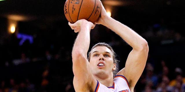 Mar 14, 2015; Oakland, CA, USA; New York Knicks forward Lou Amundson (21) attempts a shot over Golden State Warriors center Andrew Bogut (12) in the first quarter at Oracle Arena. Mandatory Credit: Cary Edmondson-USA TODAY Sports