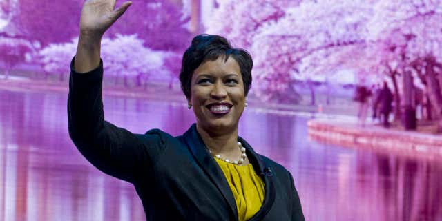 Washington, DC, Mayor Muriel Bowser waves to the crowd before speaking at the American Israel Public Affairs Committee (AIPAC) Policy Conference at the Verizon Center in Washington, Sunday, March 26, 2017.
