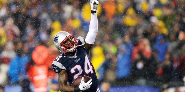 FOXBORO, MA - JANUARY 18: Darrelle Revis #24 of the New England Patriots celebrates after an interception in the third quarter against the Indianapolis Colts of the 2015 AFC Championship Game at Gillette Stadium on January 18, 2015 in Foxboro, Massachusetts. (Photo by Elsa/Getty Images)