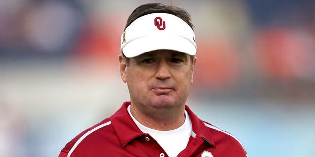 Head coach Bob Stoops of the Oklahoma Sooners is seen during the NCAA Russell Athletic Bowl between the Clemson Tigers and the Oklahoma Sooners on December 29, 2014 in Orlando, Florida. Clemson won the game by a score of 40-6. (Photo by Alex Menendez/Getty Images)