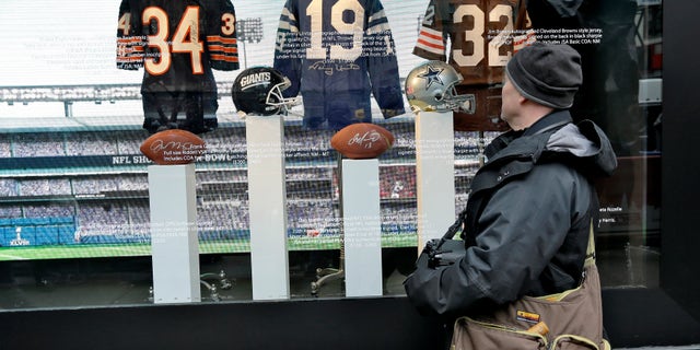 eed9fce6-Super Bowl Football