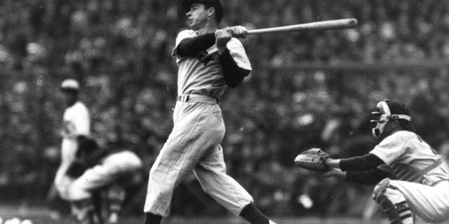 New York Yankees Joe DiMaggio in Japan in 1950. (TSN Archives.)