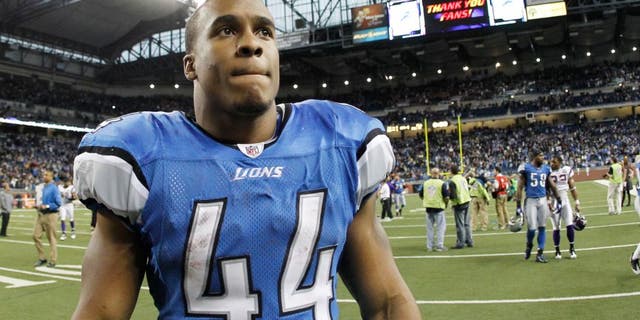 Jahvid Best #44 of the Detroit Lions leaves the field following the game against the Minnesota Vikings at Ford Field on January 2, 2011 in Detroit, Michigan. The Lions defeated the Vikings 20-13. (Photo by Joe Robbins/Getty Images)