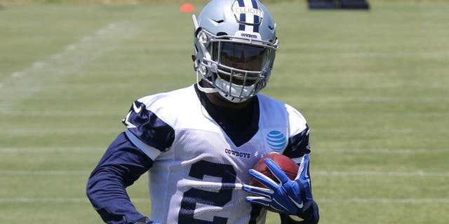 May 6, 2016; Irving, TX, USA; Dallas Cowboys number one draft pick Ezekiel Elliott (21) runs with that ball during rookie minicamp at Dallas Cowboys headquarters at Valley Ranch. Mandatory Credit: Matthew Emmons-USA TODAY Sports