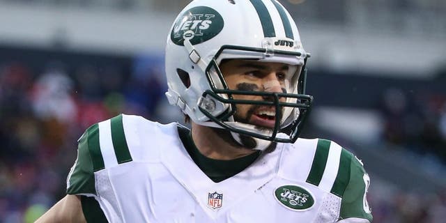 ORCHARD PARK, NY - JANUARY 3: Eric Decker #87 of the New York Jets celebrates after scoring a touchdown against the Buffalo Bills during NFL game action at Ralph Wilson Stadium on January 3, 2016 in Orchard Park, New York. (Photo by Tom Szczerbowski/Getty Images) *** Local Caption *** Eric Decker,ORCHARD PARK, NY - JANUARY 3: Eric Decker #87 of the New York Jets celebrates after scoring a touchdown against the Buffalo Bills during NFL game action at Ralph Wilson Stadium on January 3, 2016 in Orchard Park, New York. (Photo by Tom Szczerbowski/Getty Images)