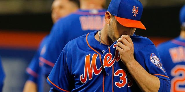 NEW YORK, NY - MAY 19: Pitcher Matt Harvey #33 of the New York Mets walks off the mound after being relieved during the third inning of a game against the Washington Nationals at Citi Field on May 19, 2016 in the Flushing neighborhood of the Queens borough of New York City. (Photo by Rich Schultz/Getty Images)