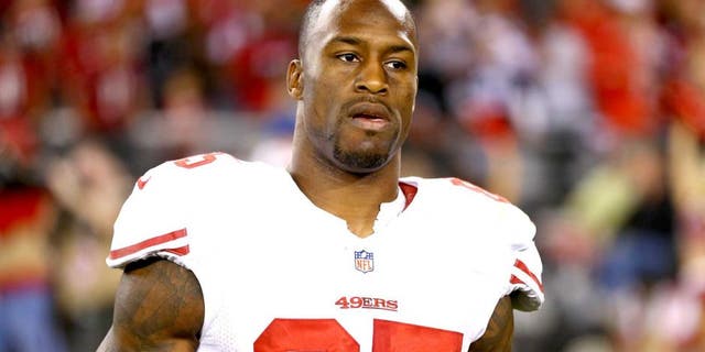 Dec 29, 2013; Phoenix, AZ, USA; San Francisco 49ers tight end Vernon Davis (85) against the Arizona Cardinals at University of Phoenix Stadium. Mandatory Credit: Mark J. Rebilas-USA TODAY Sports