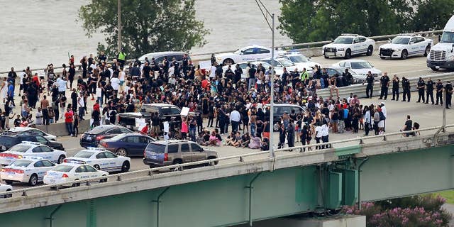 Black Lives Matter protesters gather on the Hernando Desoto Bridge in Memphis, Tenn., Sunday, July 10, 2016. Protesters angry over police killings of black people occupied the key bridge over the Mississippi River, blocking an interstate highway for hours. (Jim Weber/The Commercial Appeal via AP)