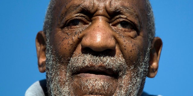 Bill Cosby tetap diam di radio saat ditanya tentang tuduhan pelecehan seksual