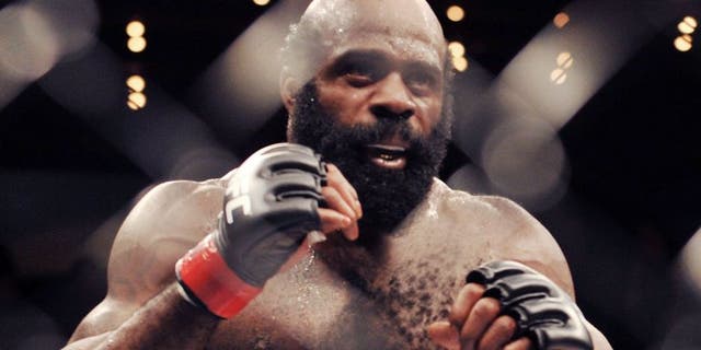 LAS VEGAS - DECEMBER 05: UFC fighter Kimbo Slice (Pictured) battles UFC fighter Houston Alexander during their Heavyweight fight at The Ultimate Fighter Season 10 Finale on December 5, 2009 in Las Vegas, Nevada. (Photo by Jon Kopaloff/Getty Images)