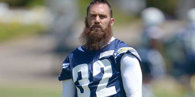 Sécurité des Chargers de San Diego, Eric Weddell dans un mini camping à Chargers Park en juin 2014. 