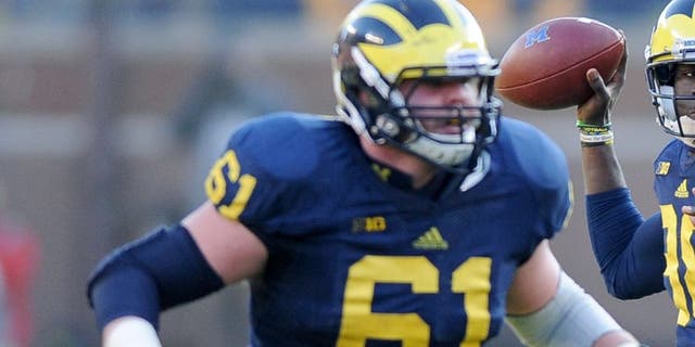ANN ARBOR, MICHIGAN - NOVEMBER 30, 2013: Quarterback Devin Gardner #98 of the Michigan Wolverines throws a pass during a game against the Ohio State Buckeyes at Michigan Stadium in Ann Arbor, Michigan. The Buckeyes won 42-41. (Photo by David Dermer/Diamond Images/Getty Images)