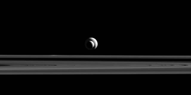 (NASA/JPL-Caltech/Space Science Institute)