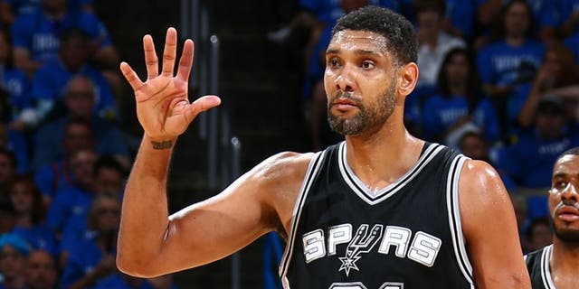 OKLAHOMA CITY, OK- MAY 12: Tim Duncan #21 of the San Antonio Spurs shakes hands with his teammates during the game against the Oklahoma City Thunder in Game Six of the Western Conference Semifinals during the 2016 NBA Playoffs on May 12, 2016 at Chesapeake Energy Arena in Oklahoma City, Oklahoma. NOTE TO USER: User expressly acknowledges and agrees that, by downloading and or using this photograph, User is consenting to the terms and conditions of the Getty Images License Agreement. Mandatory Copyright Notice: Copyright 2016 NBAE (Photo by Nathaniel S. Butler/NBAE via Getty Images)