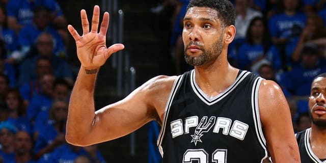 OKLAHOMA CITY, OK- MAY 12: Tim Duncan #21 of the San Antonio Spurs shakes hands with his teammates during the game against the Oklahoma City Thunder in Game Six of the Western Conference Semifinals during the 2016 NBA Playoffs on May 12, 2016 at Chesapeake Energy Arena in Oklahoma City, Oklahoma. NOTE TO USER: User expressly acknowledges and agrees that, by downloading and or using this photograph, User is consenting to the terms and conditions of the Getty Images License Agreement. Mandatory Copyright Notice: Copyright 2016 NBAE (Photo by Nathaniel S. Butler/NBAE via Getty Images)