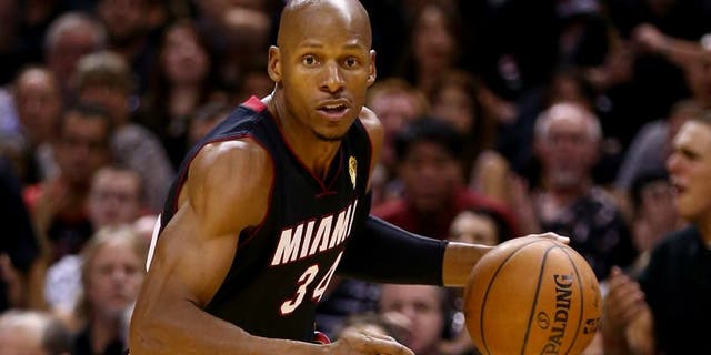 SAN ANTONIO, TX - JUNE 15: Ray Allen #34 of the Miami Heat drives to the basket against the San Antonio Spurs during Game Five of the 2014 NBA Finals at the AT&T Center on June 15, 2014 in San Antonio, Texas. NOTE TO USER: User expressly acknowledges and agrees that, by downloading and or using this photograph, User is consenting to the terms and conditions of the Getty Images License Agreement. (Photo by Andy Lyons/Getty Images)